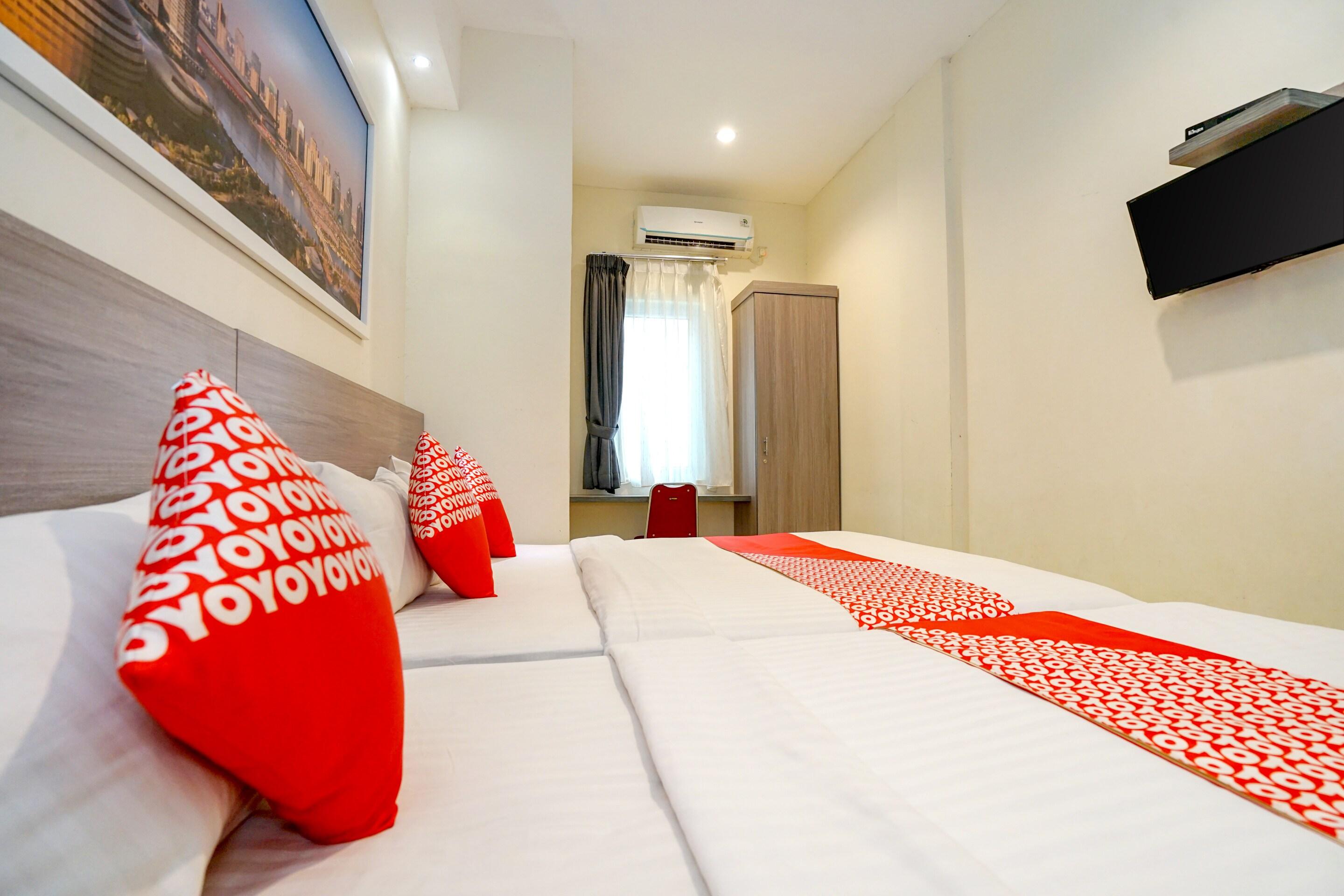 Oyo 251 The Maximus Inn Hotel Палембанг Екстериор снимка