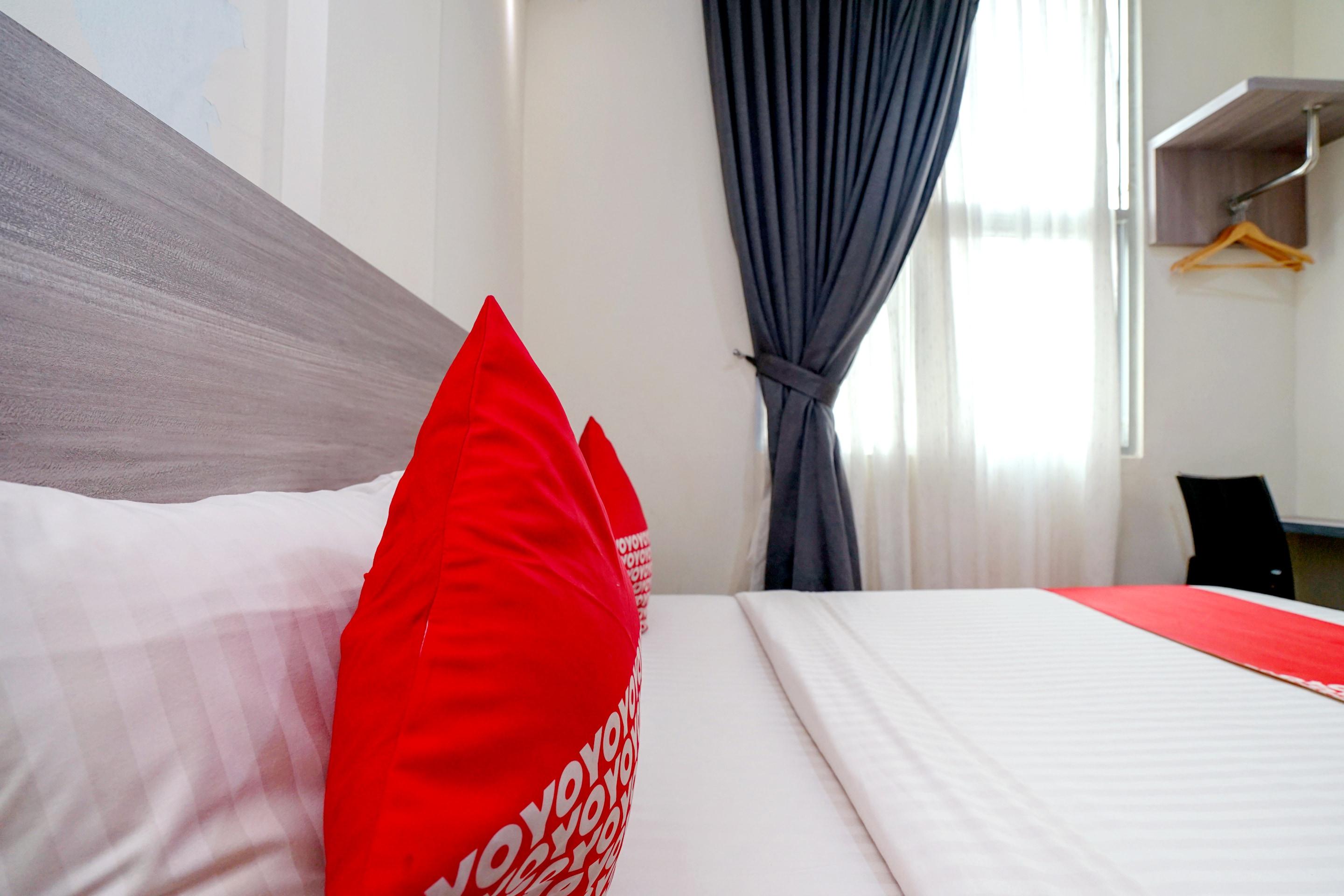 Oyo 251 The Maximus Inn Hotel Палембанг Екстериор снимка