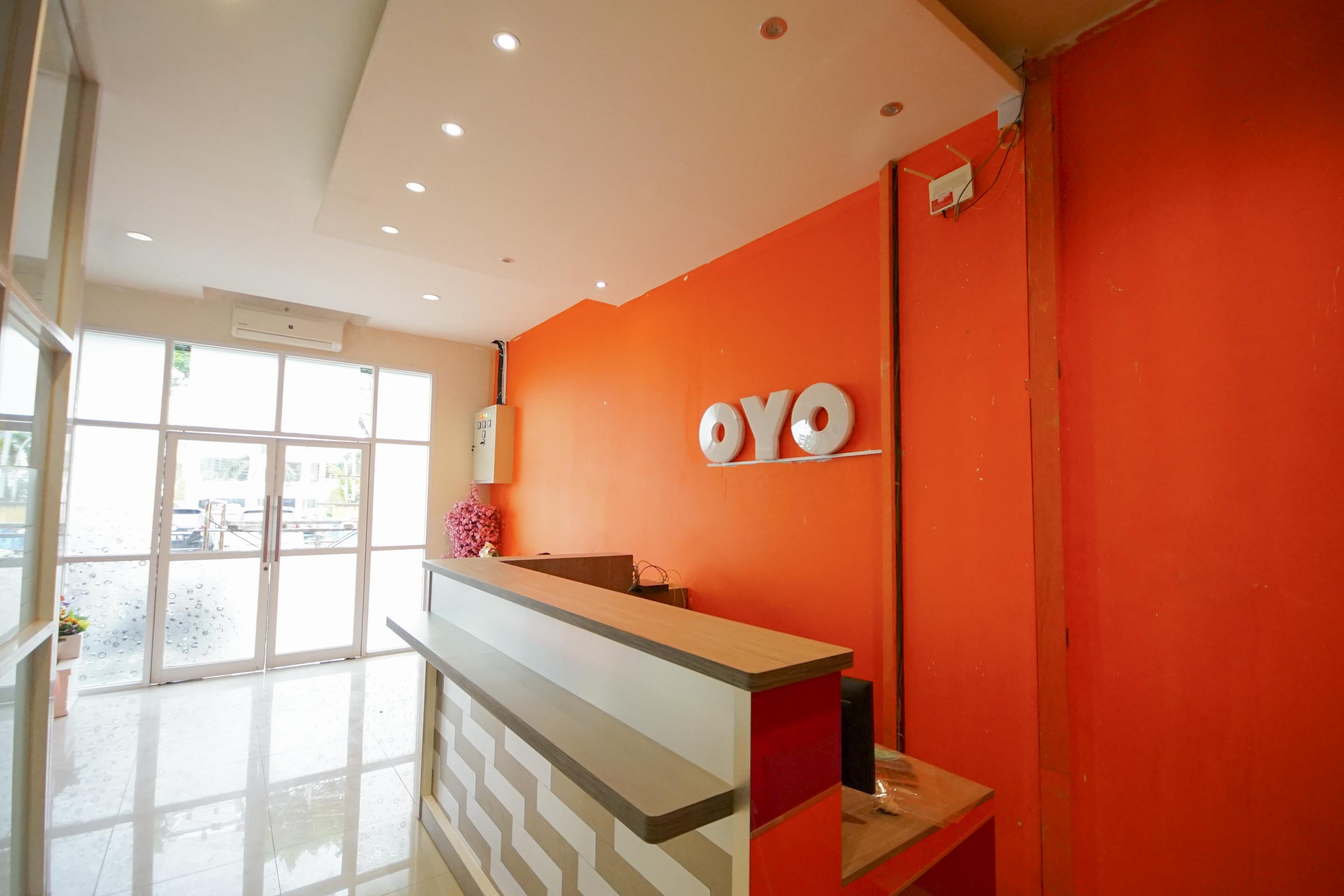 Oyo 251 The Maximus Inn Hotel Палембанг Екстериор снимка