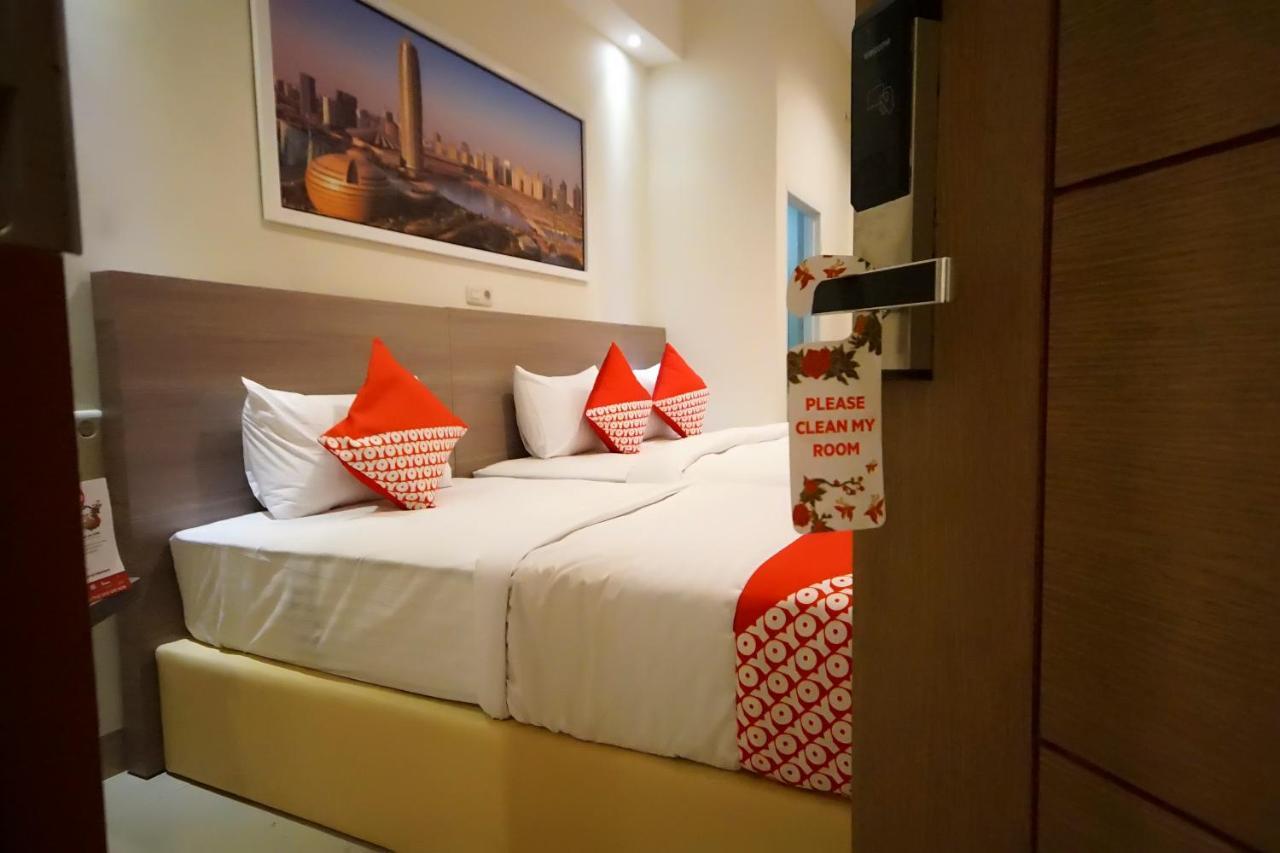 Oyo 251 The Maximus Inn Hotel Палембанг Екстериор снимка