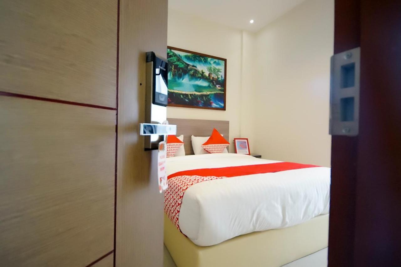 Oyo 251 The Maximus Inn Hotel Палембанг Екстериор снимка